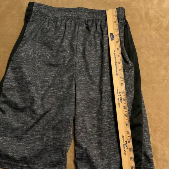 Ultra Performance Men's Activewear Shorts Sz Medium Gray Black Elastic Waist C03 - Picture 2 of 5